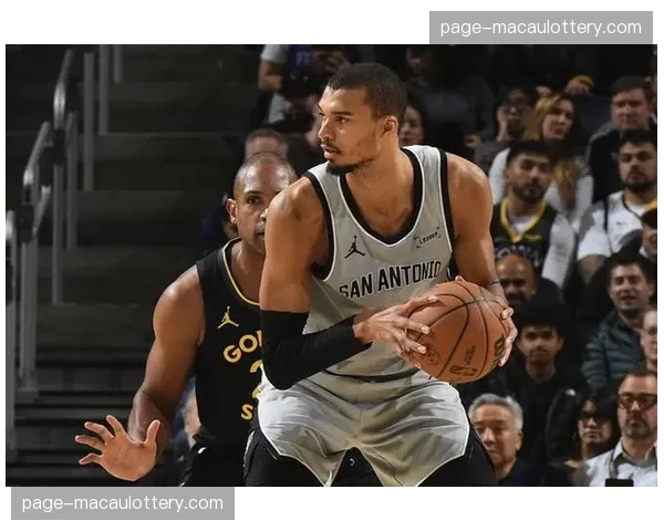 马刺豪取七连胜稳居西部第二，文班亚马率队展现争冠实力